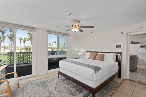 Photo #2 of Belmont Ocean Views - Massive Private Deck, Grill & Parking in San Diego, CA