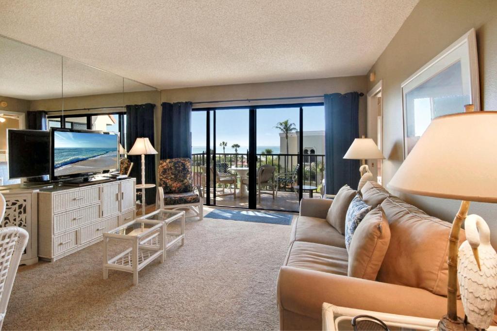 Photo of Land's End 1-401 Gulf View in Treasure Island, FL
