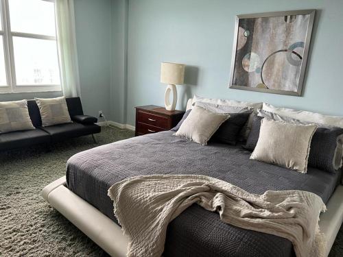 Photo #2 of Penthouse Beach Front 1st line, 2 BR, 2 BA, New Decoration & Furnitures, unobstructed view of the beautiful Atlantic, free parking in Lauderdale by the Sea, FL