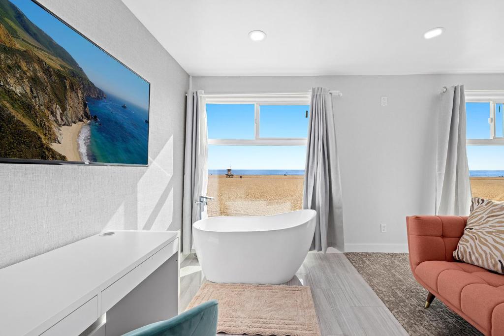 Photo #1 of 1628 West Oceanfront Oasis 8 in Newport Beach, CA