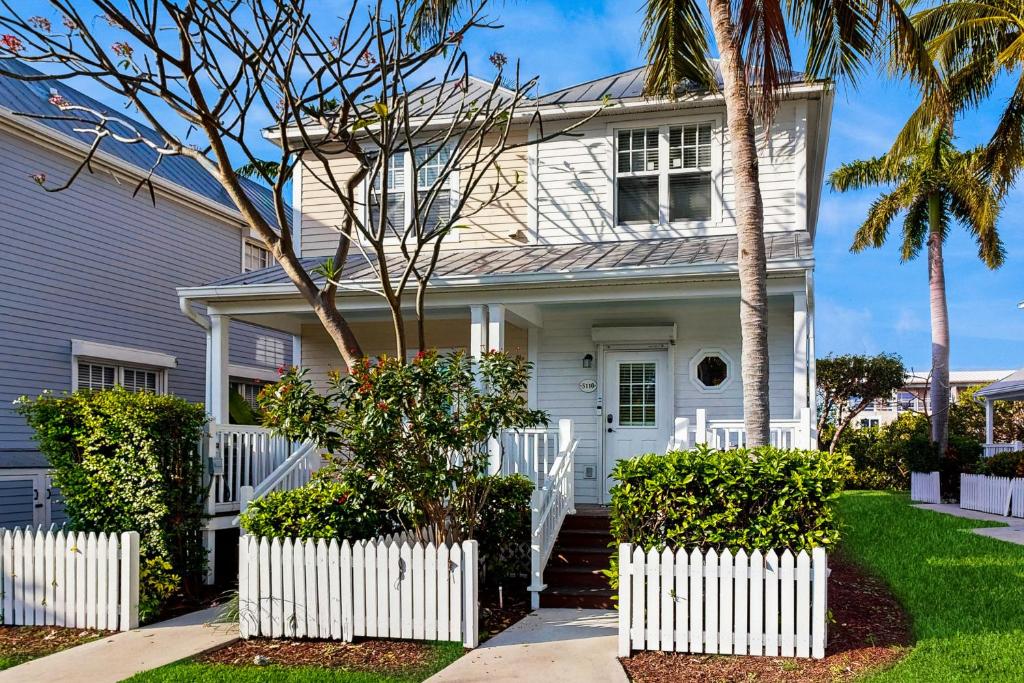 Photo of Blue Water Cottage Villa 5110 in Duck Key, FL