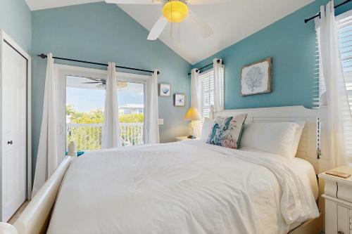 Photo #2 of Blue Water Cottage Villa 5110 in Duck Key, FL