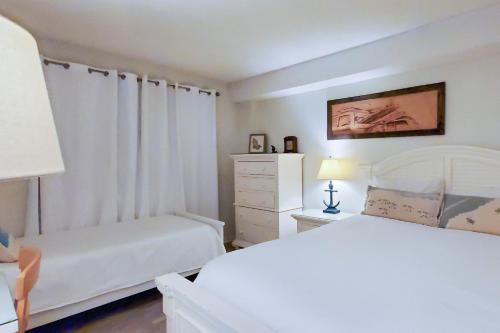 Photo #2 of Emerald Surf 109 in Navarre, FL