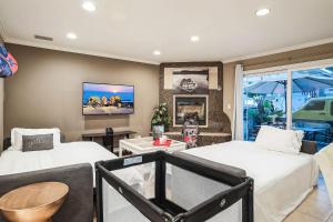 Photo #5 of AWESOME 3BR 1 Block To Ocean Fast WIFI C1 in Newport Beach, CA
