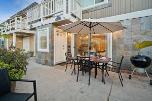 Photo #6 of AWESOME 3BR 1 Block To Ocean Fast WIFI C1 in Newport Beach, CA
