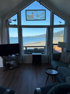 Photo #4 of Oceanfront Cabin 4 With Jacuzzi & Stunning Views in Smith River, CA