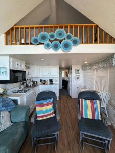 Photo #6 of Oceanfront Cabin 4 With Jacuzzi & Stunning Views in Smith River, CA