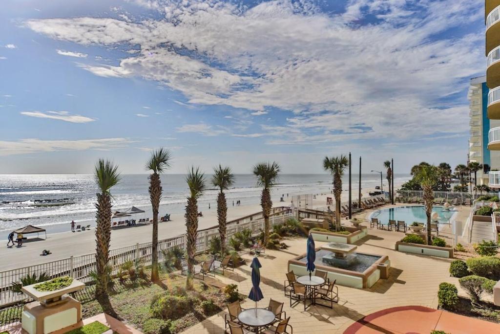 Photo #1 of 2 Bedroom 2 Bath Luxury condo with Oversized Patio & Outdoor Grill. in Daytona Beach, FL