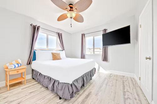 Photo #2 of Balboa Peninsula Hidden Gem with Private Balcony & Stunning Views in Newport Beach, CA