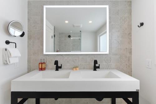 Photo #3 of Laguna Surf Lodge by SCP Hotels in Laguna Beach, CA