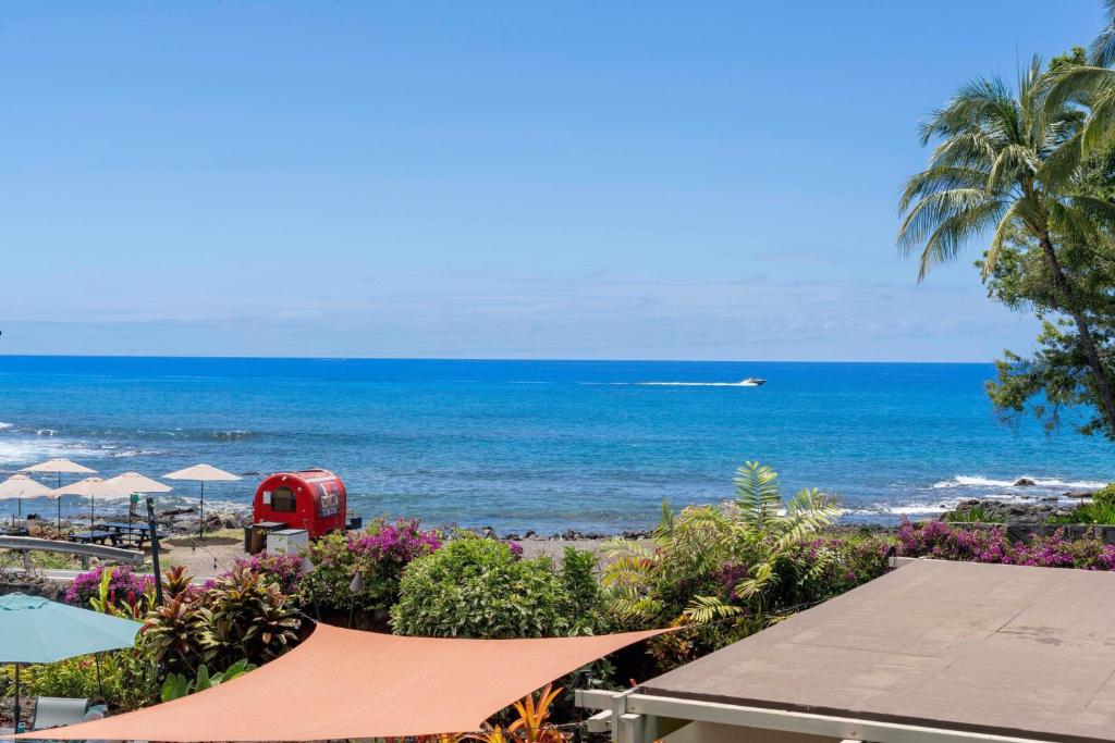 Photo of Direct Oceanview Paradise in a luxury condo 2B2B,AC in Kailua Kona, HI