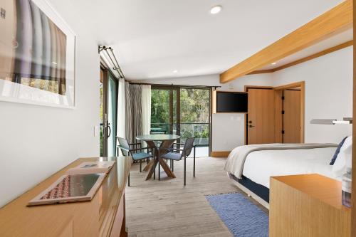 Photo #2 of SA Carbon Beach Suites in Malibu, CA