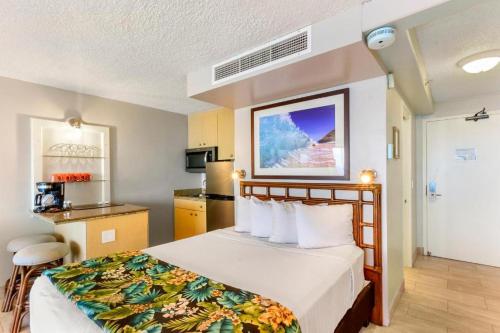 Photo #2 of Kahana Beach Resort in Lahaina, HI