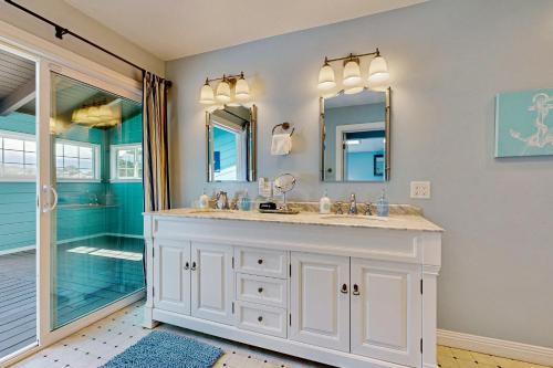 Photo #3 of Sea Dream and Sand Dollar Suite in Fort Bragg, CA