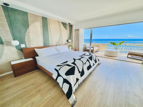 Photo #3 of Panoramic Oceanview Resort - Full Kitchen in Each Room, 2 Swimming Pools, Onsite Restaurants, Fireworks Every Friday in Honolulu, HI