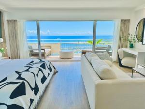 Photo #5 of Panoramic Oceanview Resort - Full Kitchen in Each Room, 2 Swimming Pools, Onsite Restaurants, Fireworks Every Friday in Honolulu, HI