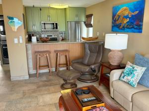 Photo #5 of Exceptional Kona Reef Condo - Full AC - Oceanfront - Walking Distance to Restaurants & Shops in Kailua Kona, HI