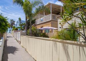 Photo #6 of MB Jamaica FLAT - Steps 2 Mission Beach in San Diego, CA