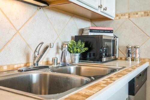 Photo #3 of 1BD Condo with Ocean Views: 40% OFF, Self Check-In in Kihei, HI