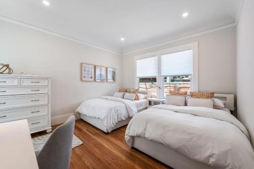 Photo #2 of Modern & Convenient 3br2ba Edwardian W Parking in San Francisco, CA