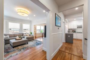 Photo #4 of Modern & Convenient 3br2ba Edwardian W Parking in San Francisco, CA