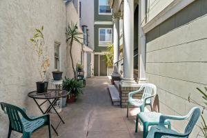 Photo #6 of Modern & Convenient 3br2ba Edwardian W Parking in San Francisco, CA