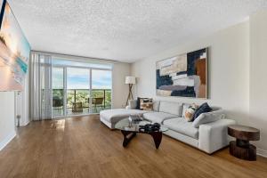 Photo #6 of The Lapis Haven -Ocean views 3BR Retreat Pool, Gym jacuzzi in Marina del Rey, CA