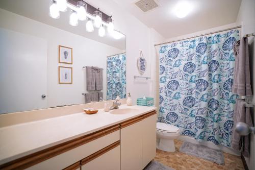 Photo #3 of Charming Wailua Bay View Oceanfront Top Floor with an Amazing View! in Kapaa, HI