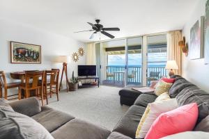 Photo #6 of Charming Wailua Bay View Oceanfront Top Floor with an Amazing View! in Kapaa, HI