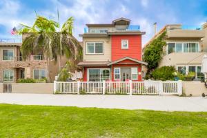 Photo #6 of Bayfront Dream - Bay Views, Rooftop Patio, & Garage! in San Diego, CA