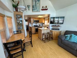 Photo #4 of Ocean Front Cabin 11 W Jacuzzi & Superb Views in Smith River, CA