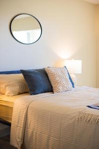Photo #4 of Luxurious Apartment With The Marina View in Marina del Rey, CA