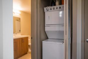 Photo #6 of Luxurious Apartment With The Marina View in Marina del Rey, CA