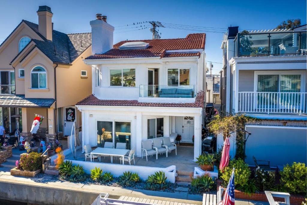 Photo of Balboa Island Grand Canal with Garage Patio Grill AC and Linens in Newport Beach, CA