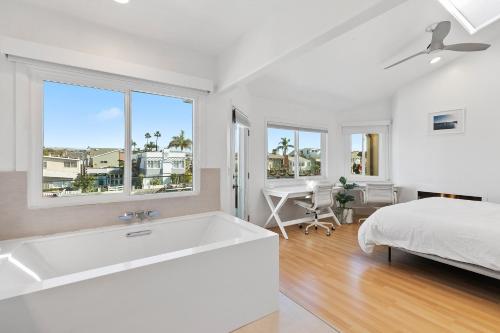 Photo #2 of Balboa Island Grand Canal with Garage Patio Grill AC and Linens in Newport Beach, CA