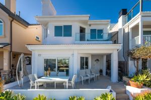 Photo #6 of Balboa Island Grand Canal with Garage Patio Grill AC and Linens in Newport Beach, CA