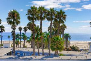Photo #6 of Beryl Breeze - Rooftop Pool Sunny 2BR by the Pier in Santa Monica, CA