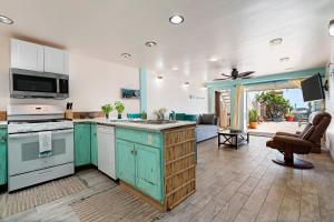 Photo #5 of BEACHFRONT COTTAGE LOWER UNIT in Oceanside, CA
