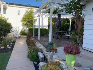 Photo #6 of Quiet3BD2BABikesDeckGarageLaundry in Los Angeles, CA