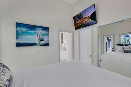 Photo #2 of The Shining Sea A in Oceanside, CA