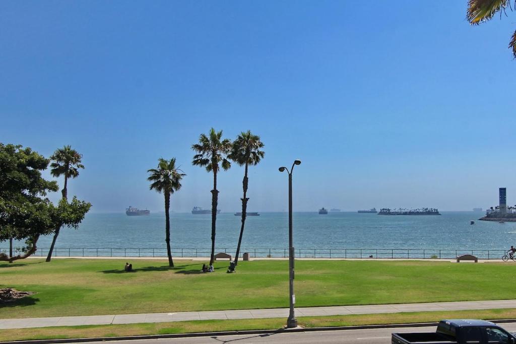 Photo #1 of OCEAN Front Bluff Park Villa W HOT TUB in Huntington Beach, CA