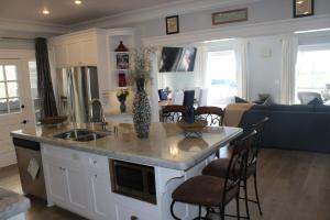 Photo #5 of OCEAN Front Bluff Park Villa W HOT TUB in Huntington Beach, CA