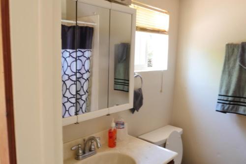 Photo #3 of Bungalow on the lake in Clearlake, CA