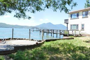 Photo #5 of Bungalow on the lake in Clearlake, CA