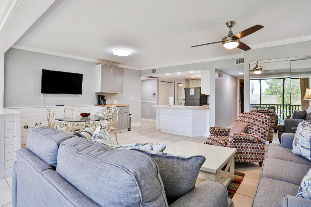 Photo of Midnight Cove II 823 in Sarasota, FL