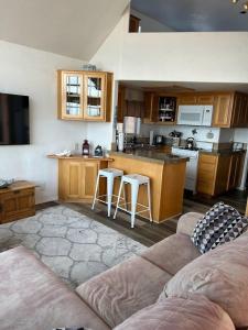 Photo #6 of Ocean Front Cabin 16, Jacuzzi & Incredible Views in Smith River, CA