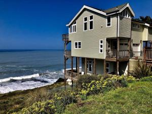 Photo #6 of Incredible Ocean View, Oceanfront! by OceanviewHotTubs Shelter Cove, CA Tesla EV station in Whitethorn, CA
