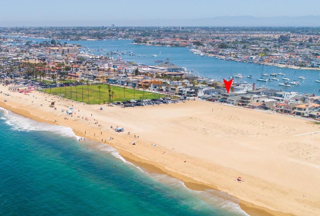 Photo #1 of 1005 E Balboa 2 in Newport Beach, CA