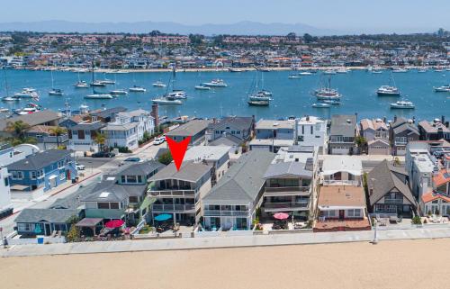 Photo #2 of 1005 E Balboa 2 in Newport Beach, CA