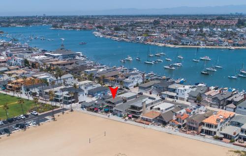 Photo #3 of 1005 E Balboa 2 in Newport Beach, CA